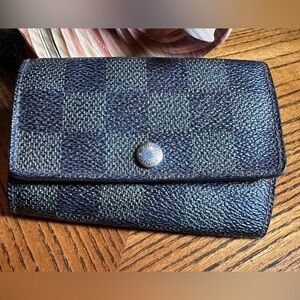 Authentic Louis Vuitton 6-Key holder